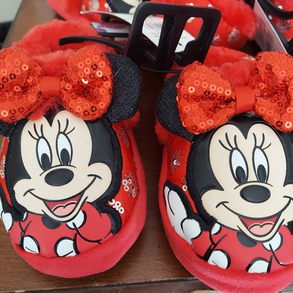 Minnie mouse kids house shoes. Size 7/8